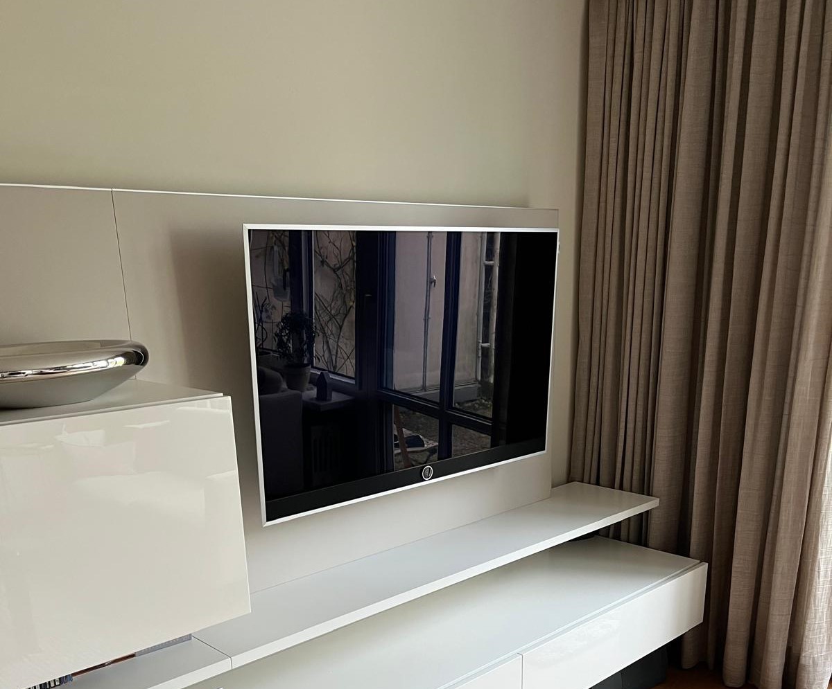 Wir begleiten Sie von Planung, Kauf, Installation bis hin zur Reparatur alles bei Albert Knoll in München Bogenhausen. Sie wollen kompetente und ehrliche Beratung dann kommen Sie in die Englschalkinger Str. 230 zu Albert Knoll ETS GmbH. Loewe; LG; Bang & Olufsen; Metz; Canvas Hifi und Leica  alles in Bogenhausen bei Albert Knoll.